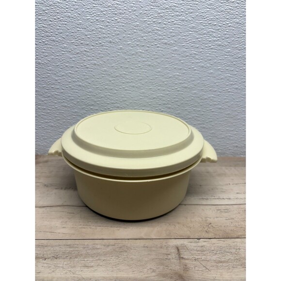 Vtg Superseal Bowl Container With Lid 6 1/2in Diameter 32oz 4 Cups Made in USA - Picture 1 of 10